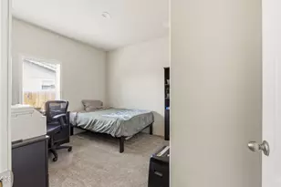 658 NE Shoshone Dr, Redmond, OR 97756 - Photo 18