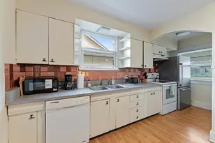 813 E 9th St, Medford, OR 97504 - Photo 10