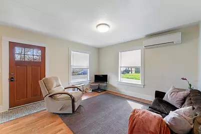 813 E 9th Street, Medford, OR 97504 - Photo 4