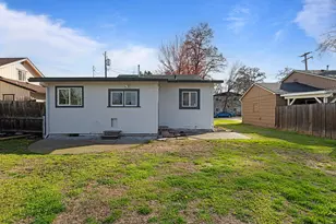 813 E 9th St, Medford, OR 97504 - Photo 22