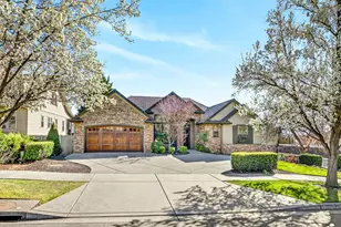 3874 Cherry Ln, Medford, OR 97504 - Photo 2