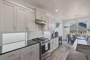 3016 NE Moreno Pl, Bend, OR 97701 - Photo 12