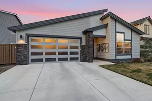 3016 NE Moreno Pl, Bend, OR 97701 - Photo 2