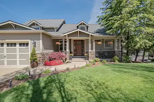 4575 Hathaway Dr, Medford, OR 97504 - Photo 2
