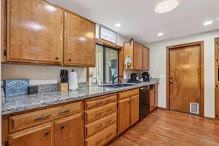 776 Delsie Dr, Grants Pass, OR 97527 - Photo 14