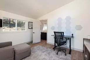 60012 Ridgeview Dr W, Bend, OR 97702 - Photo 34