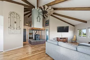 4074 SW Reif Rd, Powell Butte, OR 97753 - Photo 6