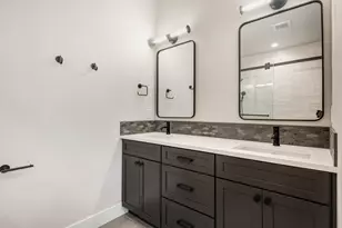 334 SW Roosevelt Ave, Bend, OR 97702 - Photo 6