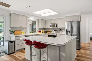 2128 Terrel Dr, Medford, OR 97501 - Photo 2