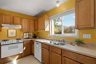 100 Christian Ave, Talent, OR 97540 - Photo 6