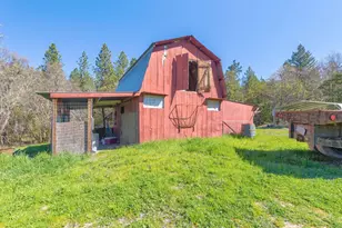 885 Plumtree Ln, Grants Pass, OR 97526 - Photo 36