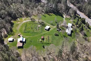 885 Plumtree Ln, Grants Pass, OR 97526 - Photo 2