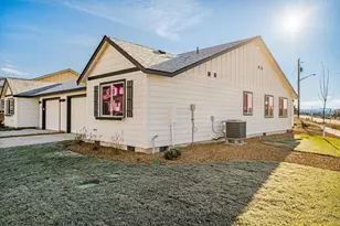 515 SE Polaris St, Bend, OR 97741 - Photo 2