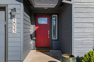 2033 Milton Ln, Medford, OR 97501 - Photo 4