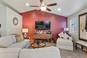 2033 Milton Ln, Medford, OR 97501 - Photo 8