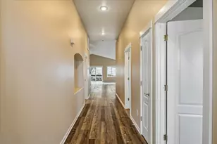 3601 SW 30th St, Redmond, OR 97756 - Photo 4