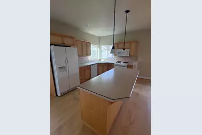 1642 NW Hemlock Avenue, Redmond, OR 97756 - Photo 6