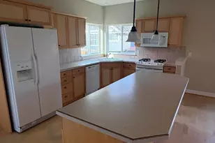 1642 NW Hemlock Ave, Redmond, OR 97756 - Photo 6