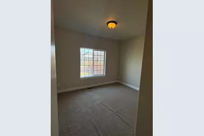 1642 NW Hemlock Avenue, Redmond, OR 97756 - Photo 12