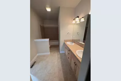 1642 NW Hemlock Avenue, Redmond, OR 97756 - Photo 10