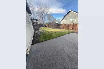 1642 NW Hemlock Avenue, Redmond, OR 97756 - Photo 18