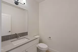 2177 SW 43rd St, Redmond, OR 97756 - Photo 8