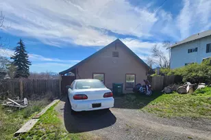 824 Grant St, Klamath Falls, OR 97601 - Photo 2