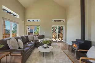 1821 NW Iowa Ave, Bend, OR 97703 - Photo 6