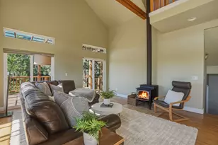 1821 NW Iowa Ave, Bend, OR 97703 - Photo 8