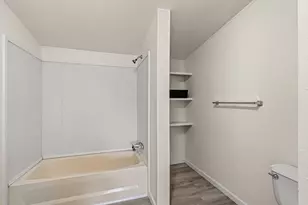 1570 S Peach St, Medford, OR 97501 - Photo 8