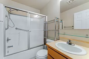 165 NW Midland Ave, Grants Pass, OR 97526 - Photo 16