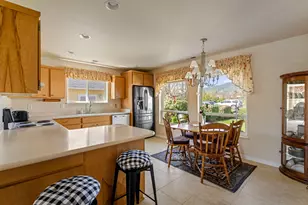 165 NW Midland Ave, Grants Pass, OR 97526 - Photo 10