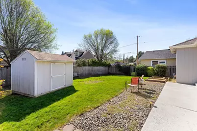 165 NW Midland Avenue, Grants Pass, OR 97526 - Photo 18