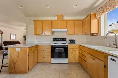 165 NW Midland Avenue, Grants Pass, OR 97526 - Photo 8