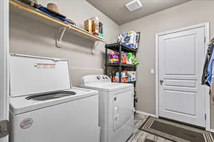 2264 College Way, Medford, OR 97504 - Photo 24