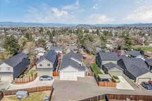 2264 College Way, Medford, OR 97504 - Photo 32