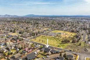 2845 SW 31st St, Redmond, OR 97756 - Photo 6