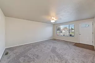 4065 Crestwood Cir, Central Point, OR 97502 - Photo 6