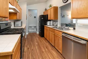 1071 NE Ne Locksley Dr, Bend, OR 97701 - Photo 4