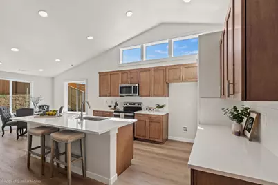 3099 Mt. Thielsen Drive #66, Medford, OR 97504 - Photo 4