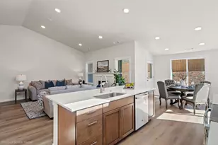 3099 Mt Thielsen Dr, Medford, OR 97504 - Photo 6