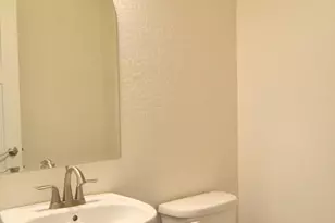 915 NW Bishop St, Grants Pass, OR 97526 - Photo 18