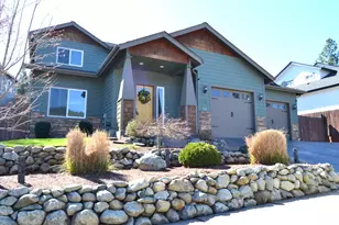 915 NW Bishop St, Grants Pass, OR 97526 - Photo 1