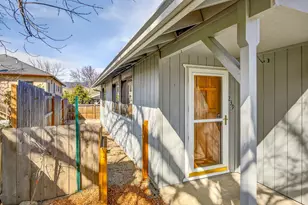 239 E Hersey St, Ashland, OR 97520 - Photo 4