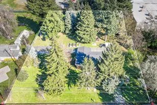 259 Laureldale Ln, Grants Pass, OR 97527 - Photo 2