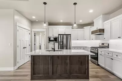 359 Kansas Drive, Medford, OR 97504 - Photo 10