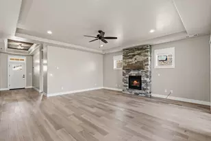 359 Kansas Dr, Medford, OR 97504 - Photo 6