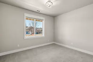 359 Kansas Dr, Medford, OR 97504 - Photo 18