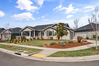 359 Kansas Drive, Medford, OR 97504 - Photo 2