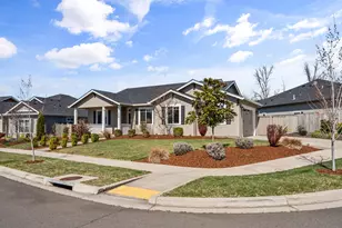 359 Kansas Dr, Medford, OR 97504 - Photo 2